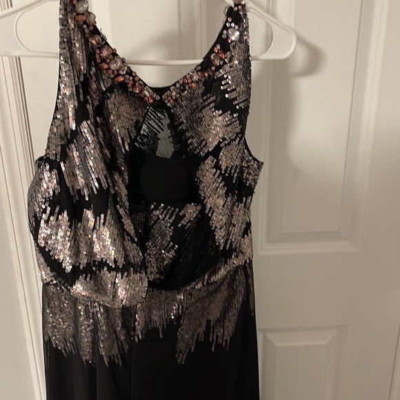 Gown - Picture 3 of 3